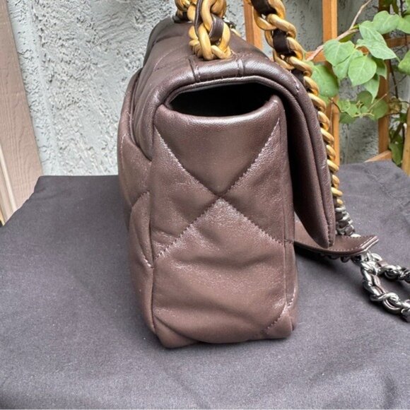 Chanel Medium 19 Shiny Lambskin Quilted Flap Crossbody - Picture 9 of 16